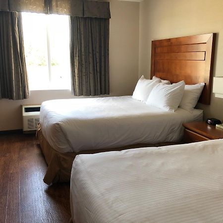 St. Albert Inn & Suites Saint Albert ภายนอก รูปภาพ