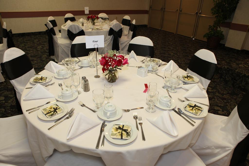 St. Albert Inn & Suites Saint Albert ภายนอก รูปภาพ