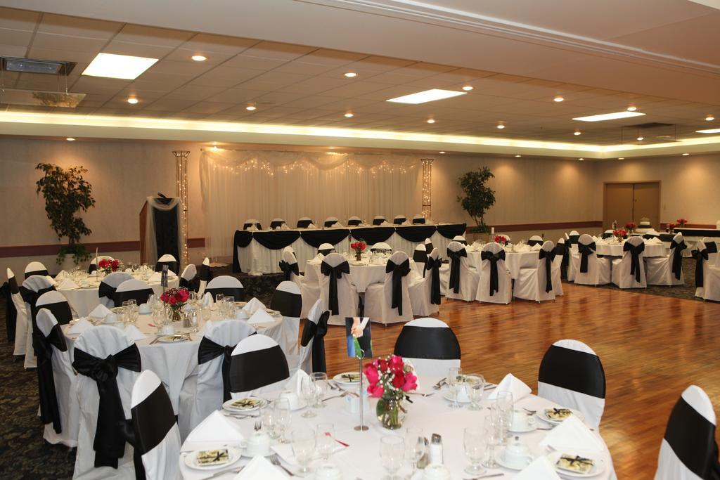 St. Albert Inn & Suites Saint Albert ภายนอก รูปภาพ