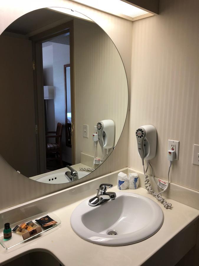 St. Albert Inn & Suites Saint Albert ภายนอก รูปภาพ