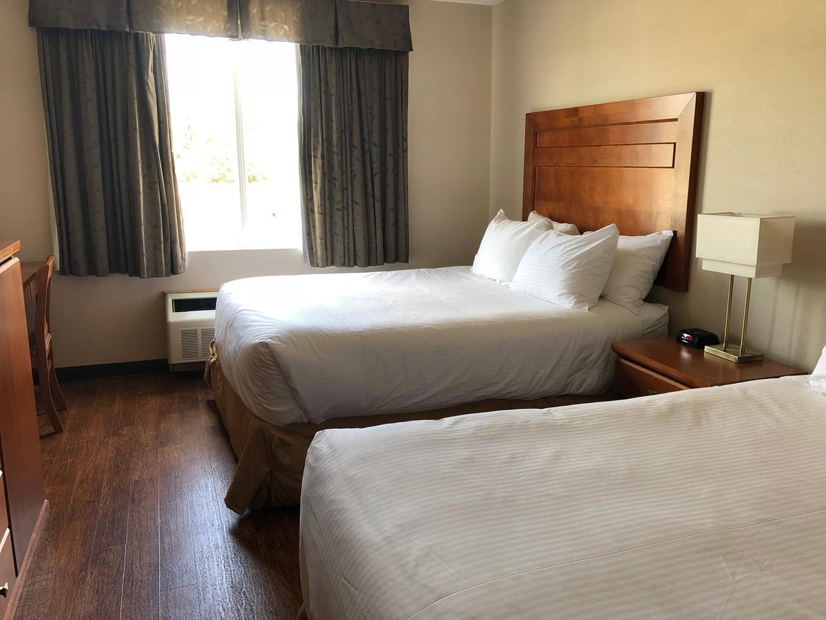 St. Albert Inn & Suites Saint Albert ภายนอก รูปภาพ